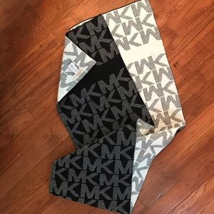 Michael Kors Black & White scarf